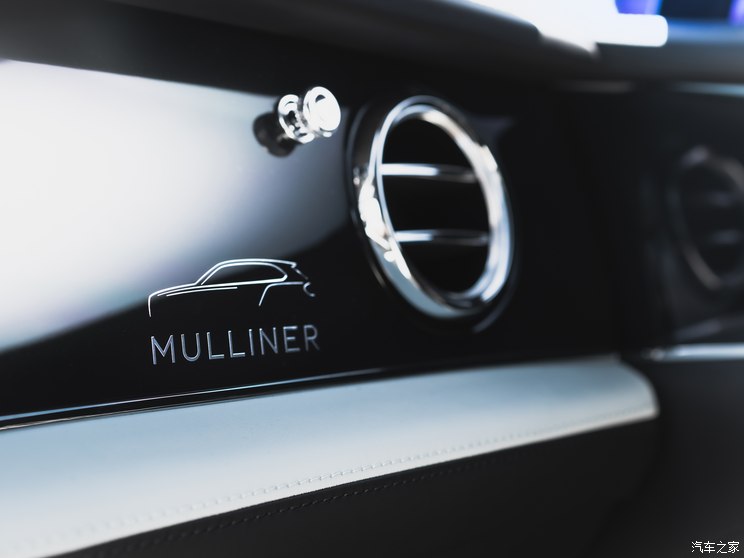 宾利 添越 2023款 4.0T V8 长轴距MULLINER版